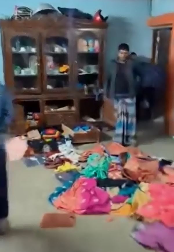Looting Hindu House
